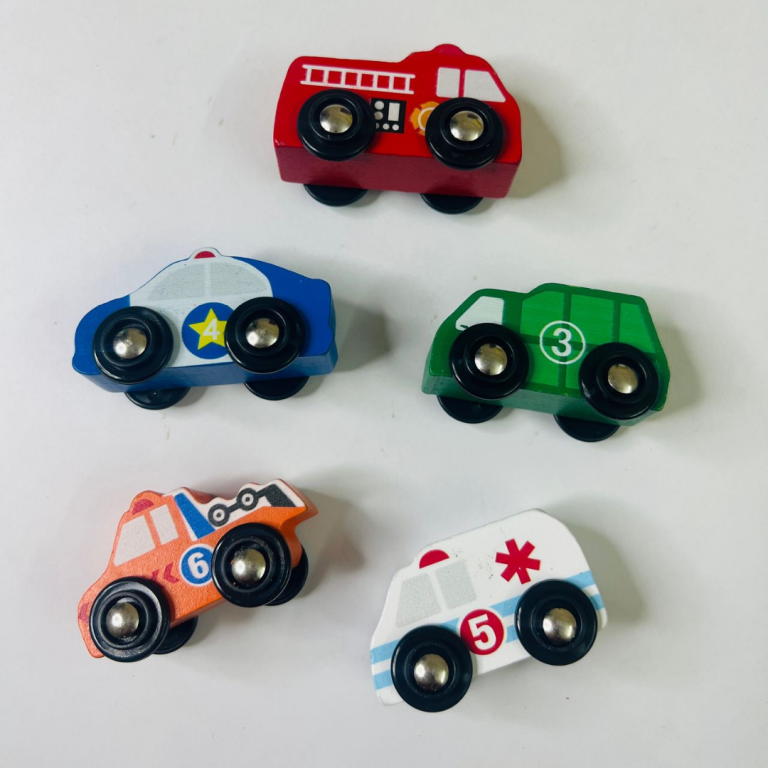 Wooden cars (1pc)