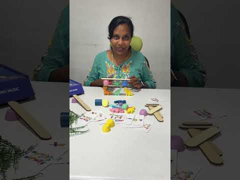 Balancing Dino with pattern cards